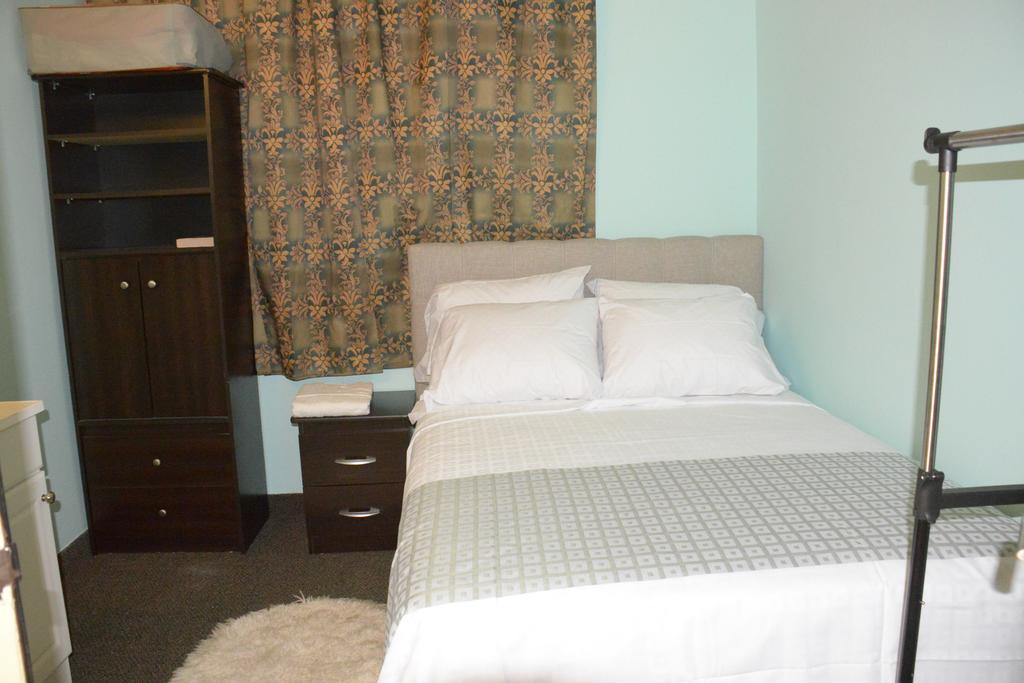 Smile Back B&B Toronto Room photo